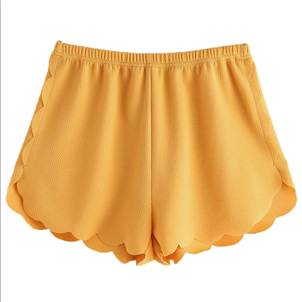 Womens scalloped lounge shorts